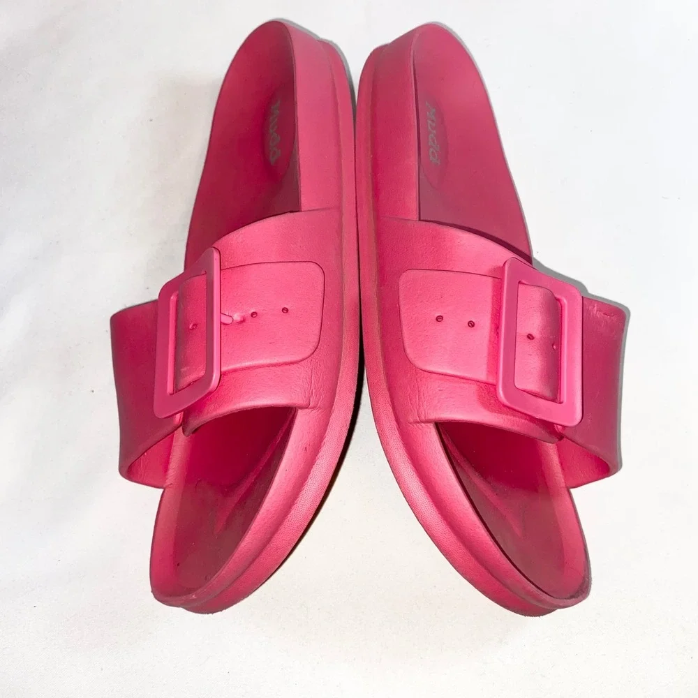 Mudd Hot Pink Buckle Slide Sandals Womens Summer Beach Shoes Vacation Waterproof